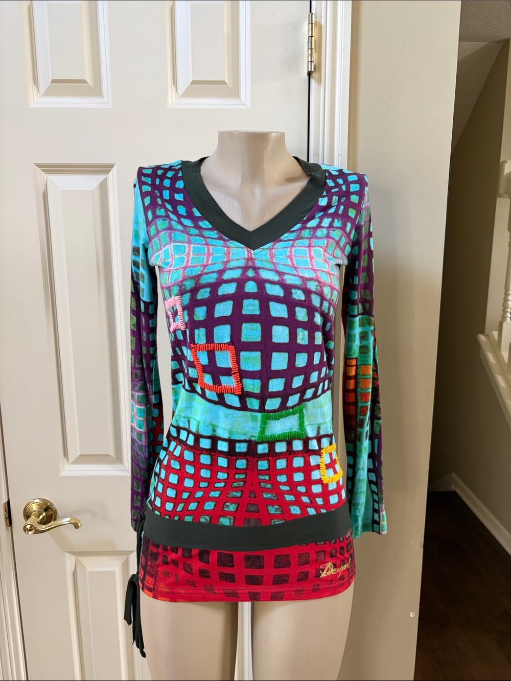 Desigual Multicolor Grid V-Neck Long Sleeve Tie SideTop, med